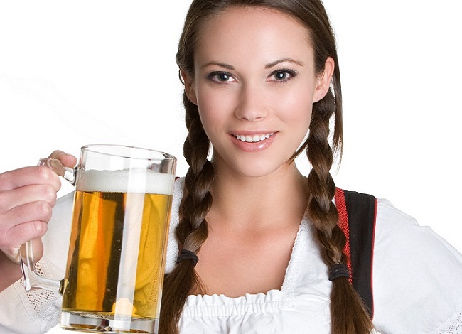 Девушка с пивом